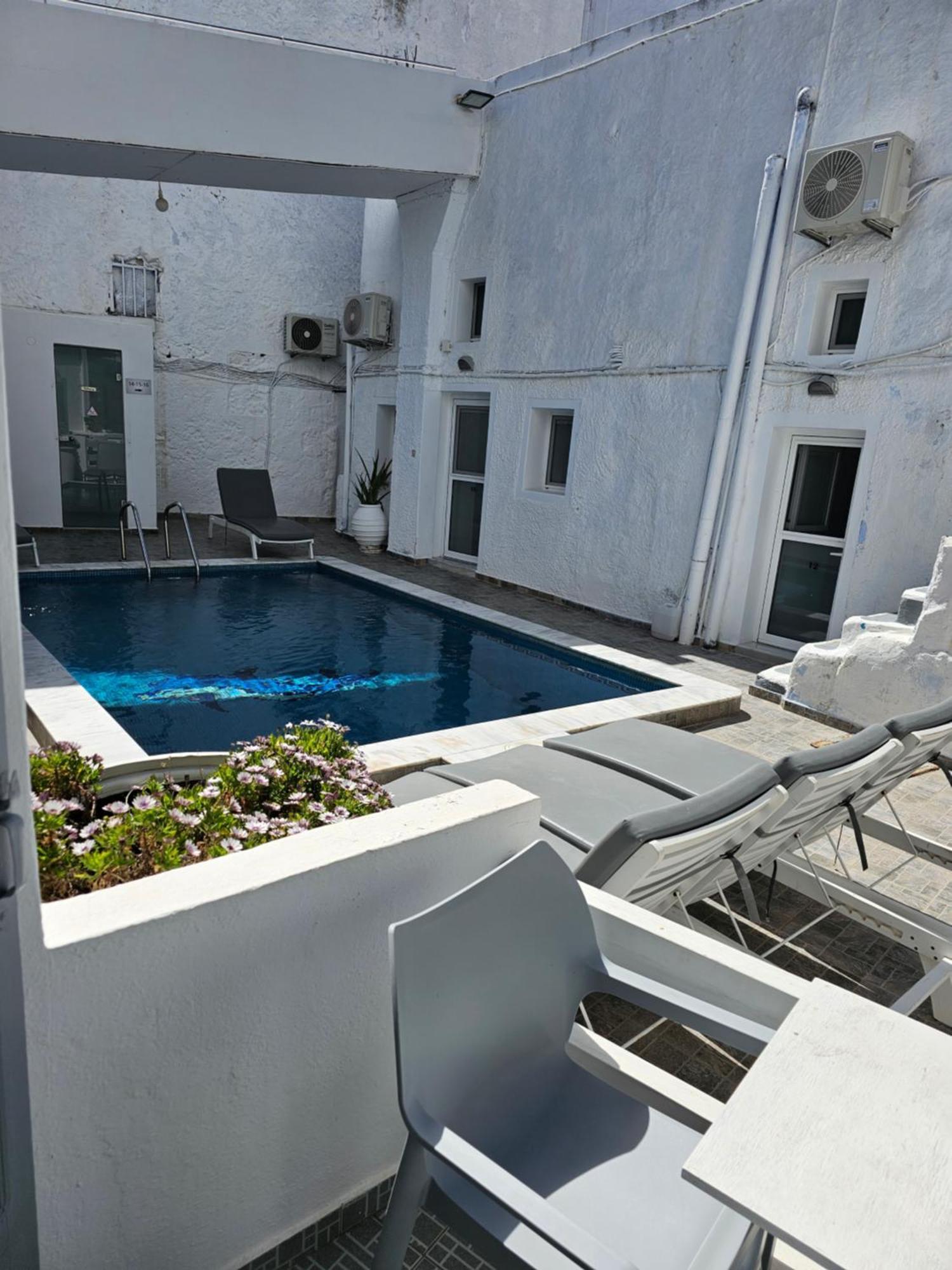 Unique Leta Apartment Фира Екстериор снимка