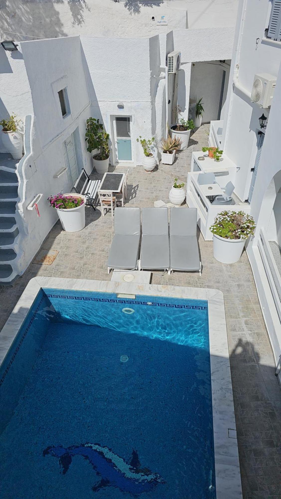 Unique Leta Apartment Фира Екстериор снимка