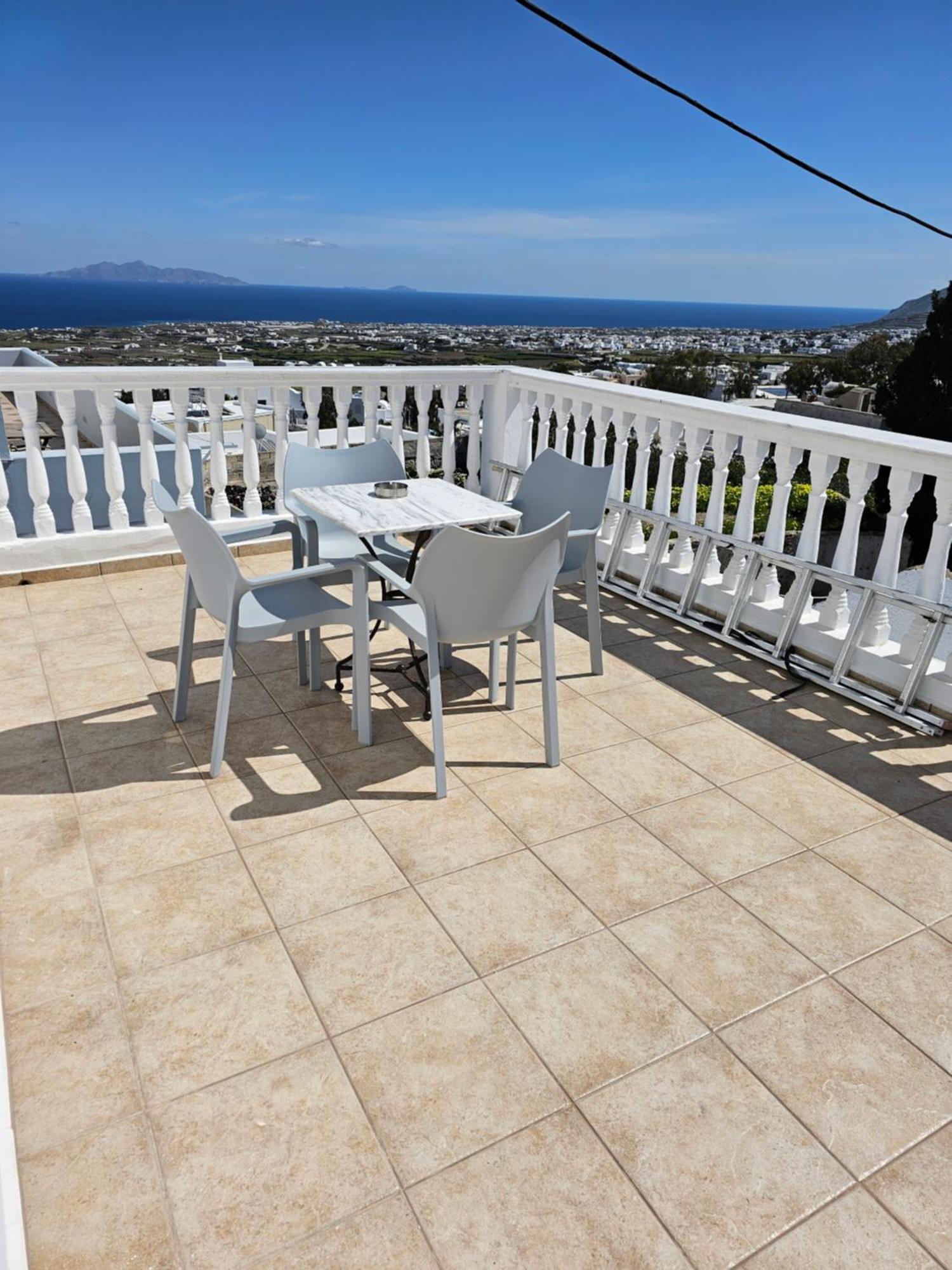 Unique Leta Apartment Фира Екстериор снимка