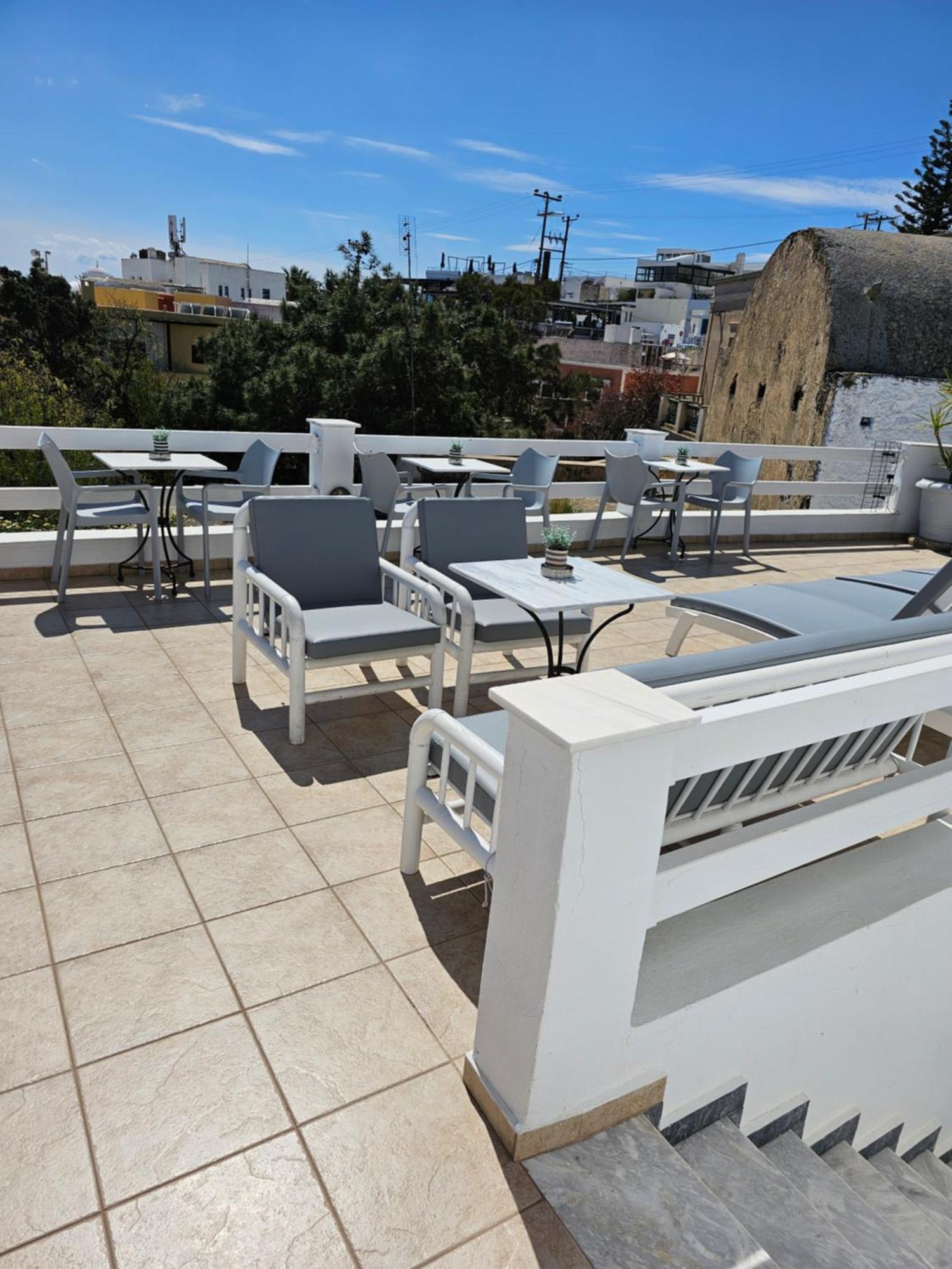 Unique Leta Apartment Фира Екстериор снимка