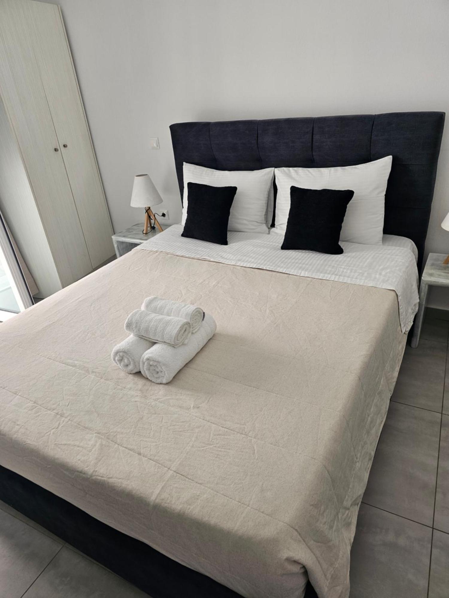 Unique Leta Apartment Фира Екстериор снимка