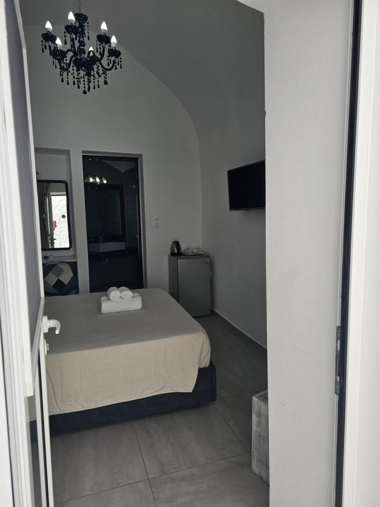 Unique Leta Apartment Фира Екстериор снимка