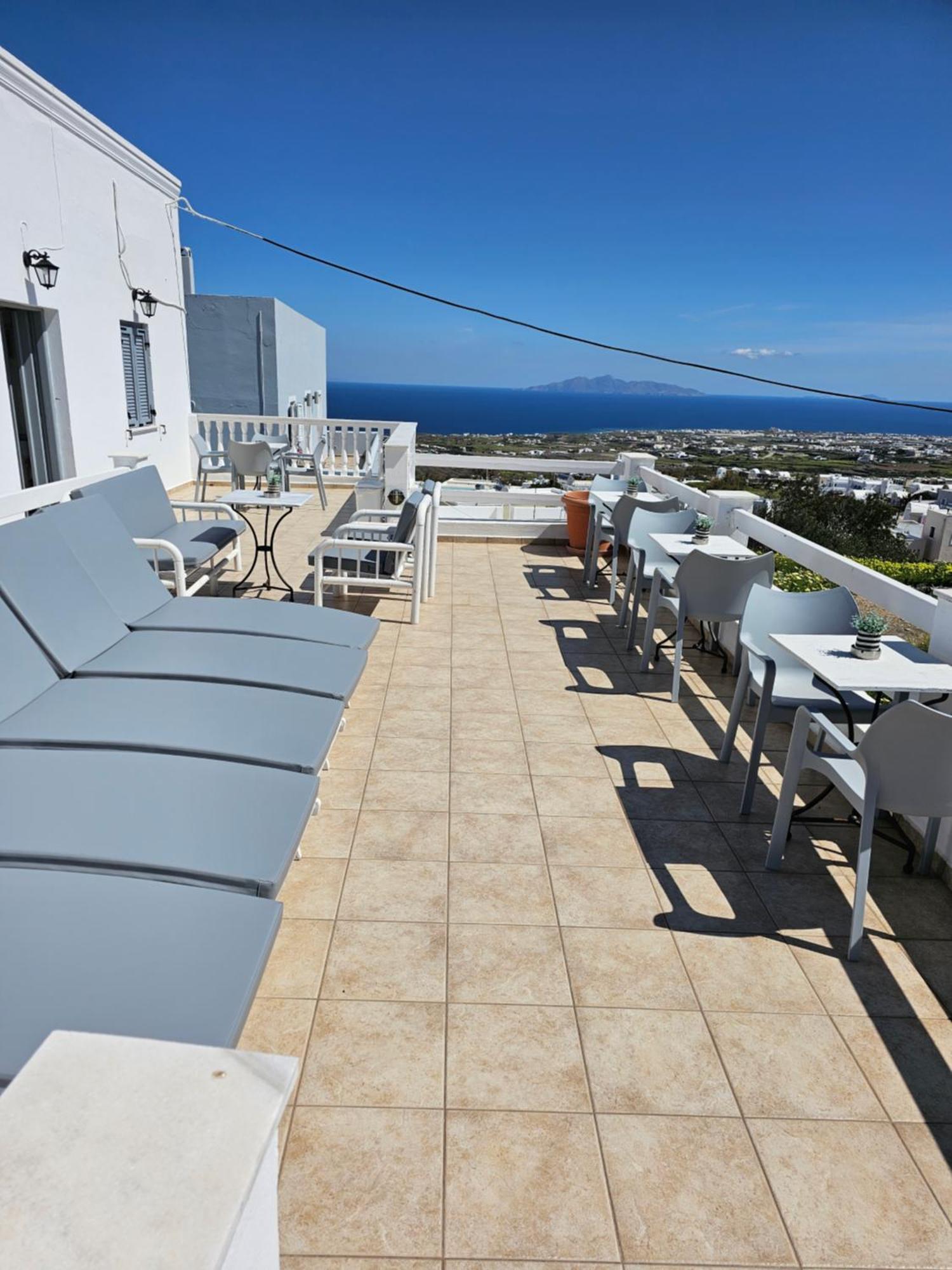 Unique Leta Apartment Фира Екстериор снимка