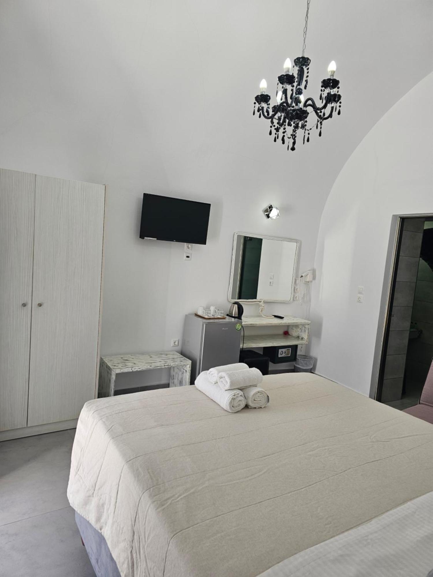 Unique Leta Apartment Фира Екстериор снимка