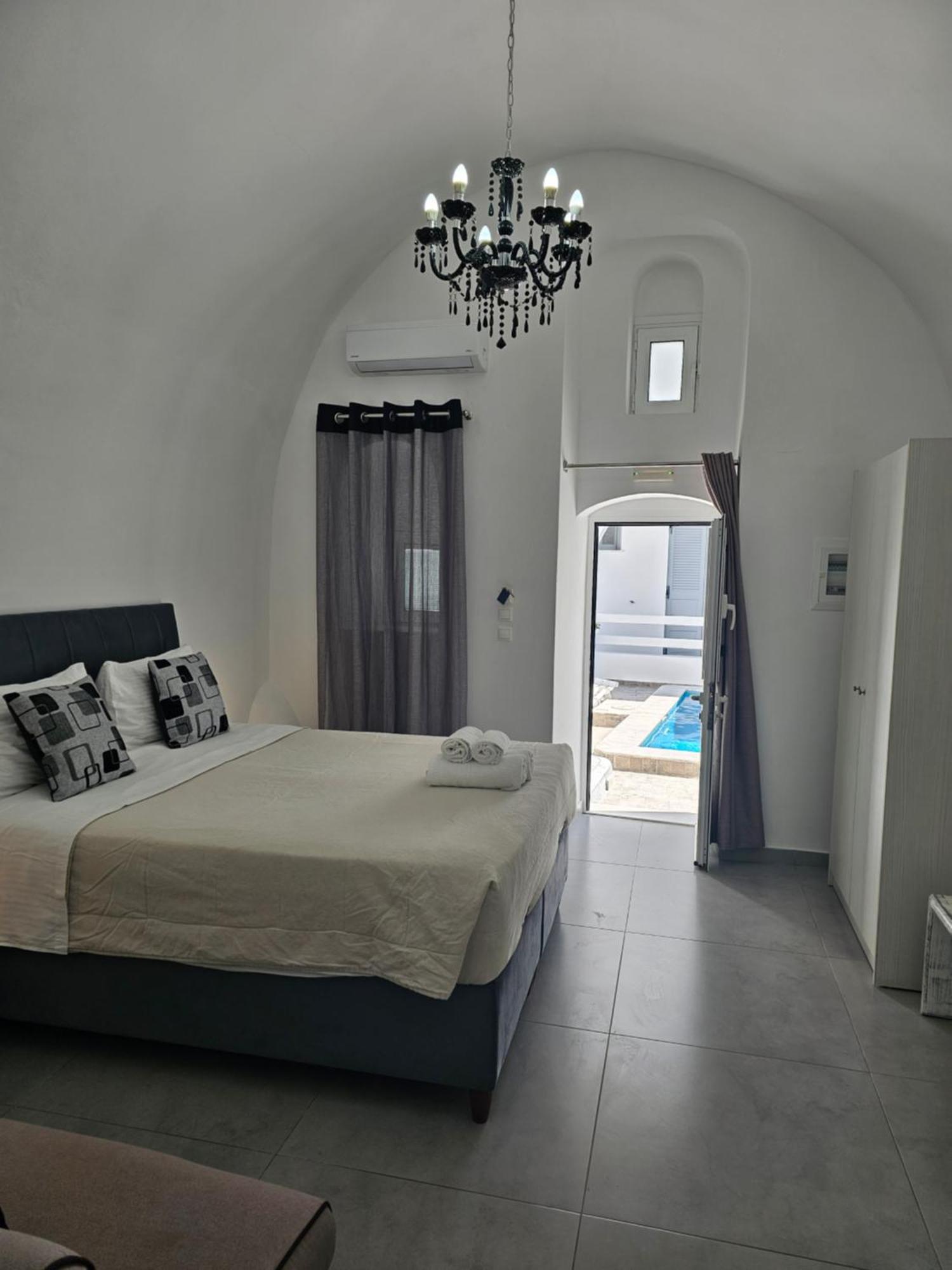 Unique Leta Apartment Фира Екстериор снимка