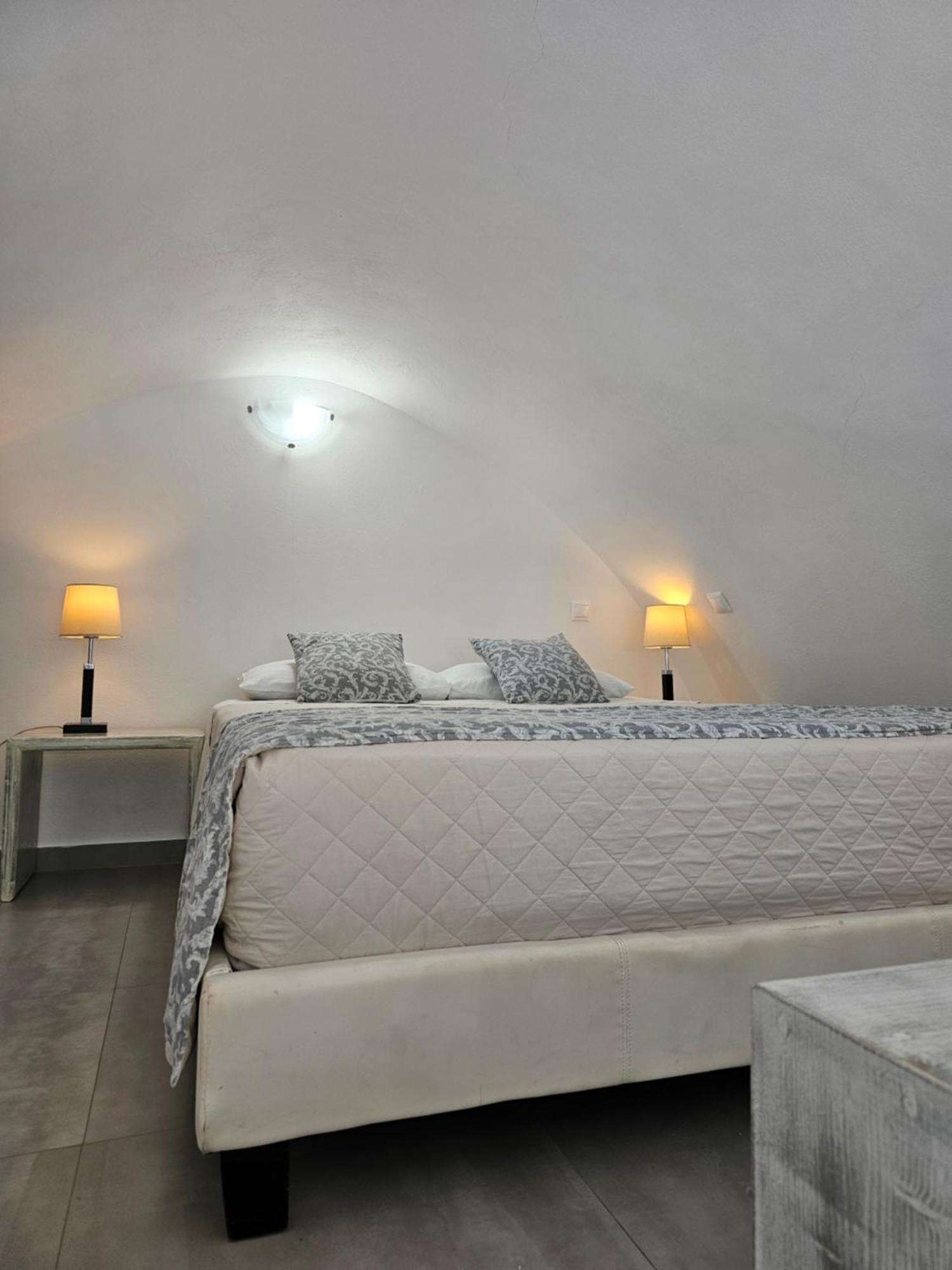 Unique Leta Apartment Фира Екстериор снимка