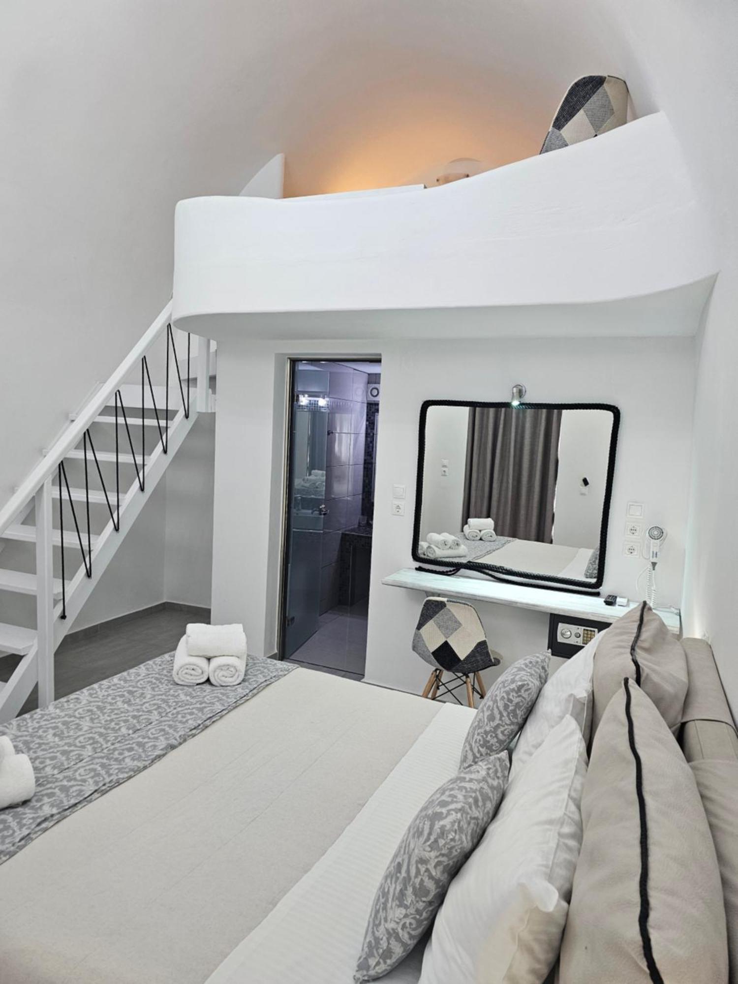Unique Leta Apartment Фира Екстериор снимка