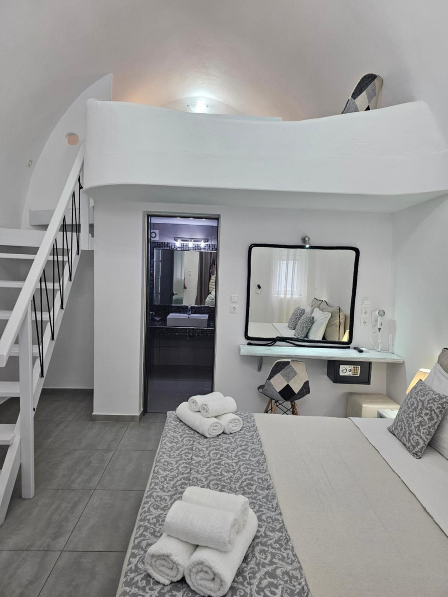 Unique Leta Apartment Фира Екстериор снимка