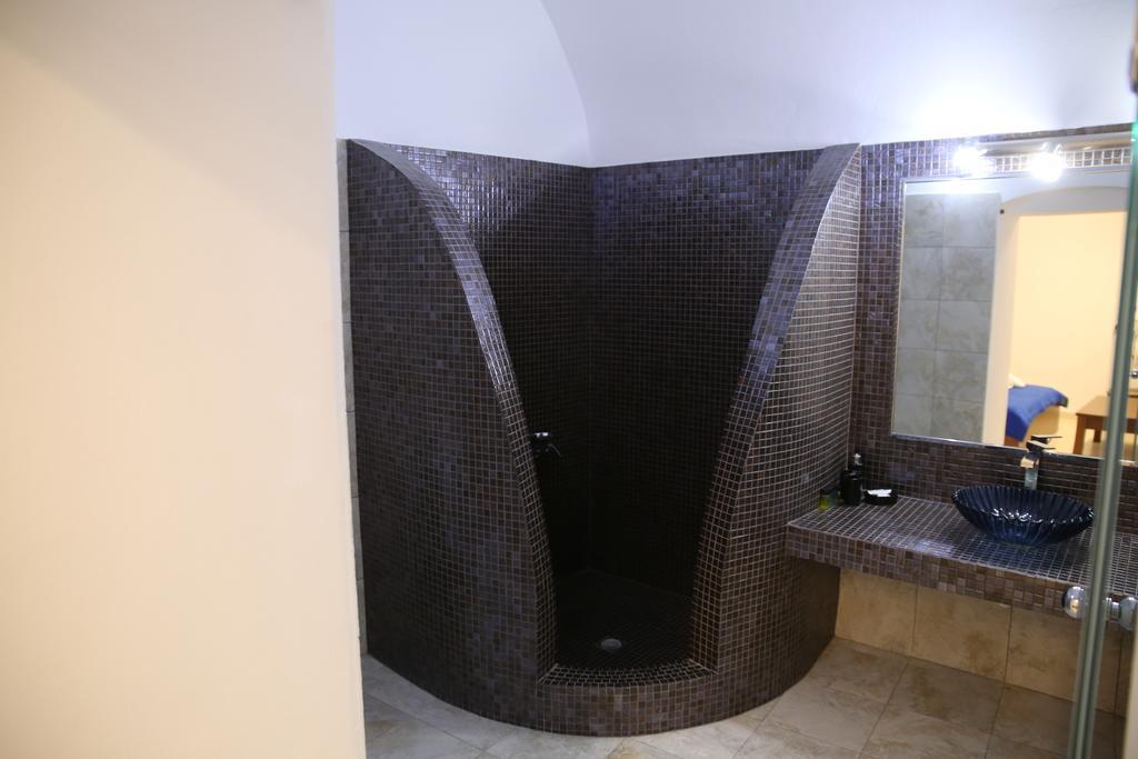 Unique Leta Apartment Фира Екстериор снимка