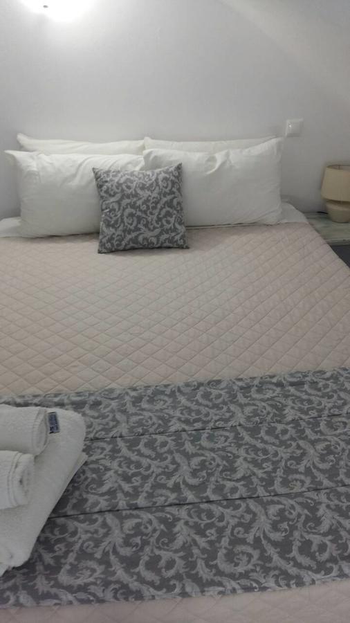 Unique Leta Apartment Фира Екстериор снимка