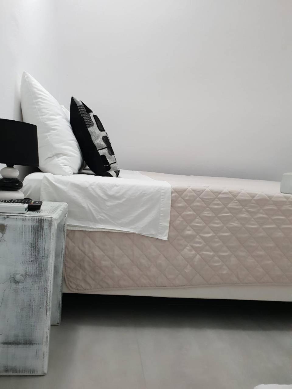 Unique Leta Apartment Фира Екстериор снимка