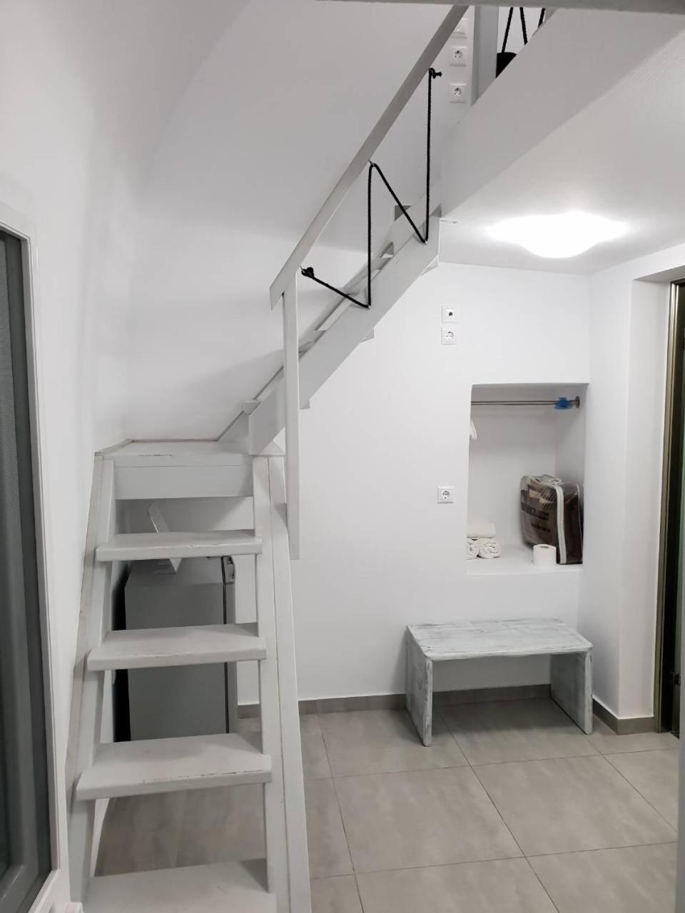 Unique Leta Apartment Фира Екстериор снимка