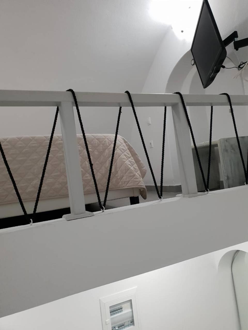 Unique Leta Apartment Фира Екстериор снимка